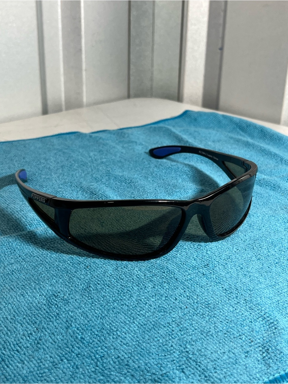 Peppers Floating Polarized Laguna Wrap Sunglasses Black Blue